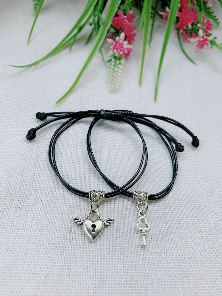 Vòng tay cặp đôi giá rẻ nhiều mẫu xinh dành cho đôi lứa