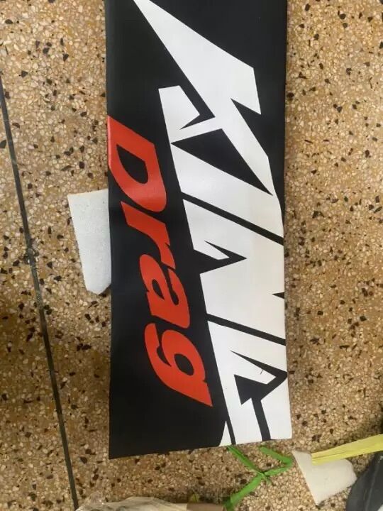 da yên king drag chữ lớn trắng đỏ cho các dòng xe máy