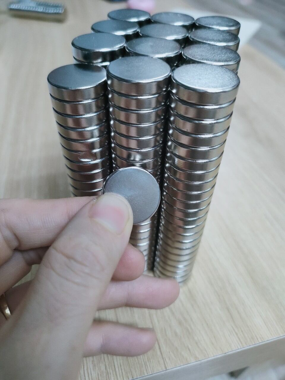 Nam châm neodymium siêu mạnh kích thước phi 20x5mm