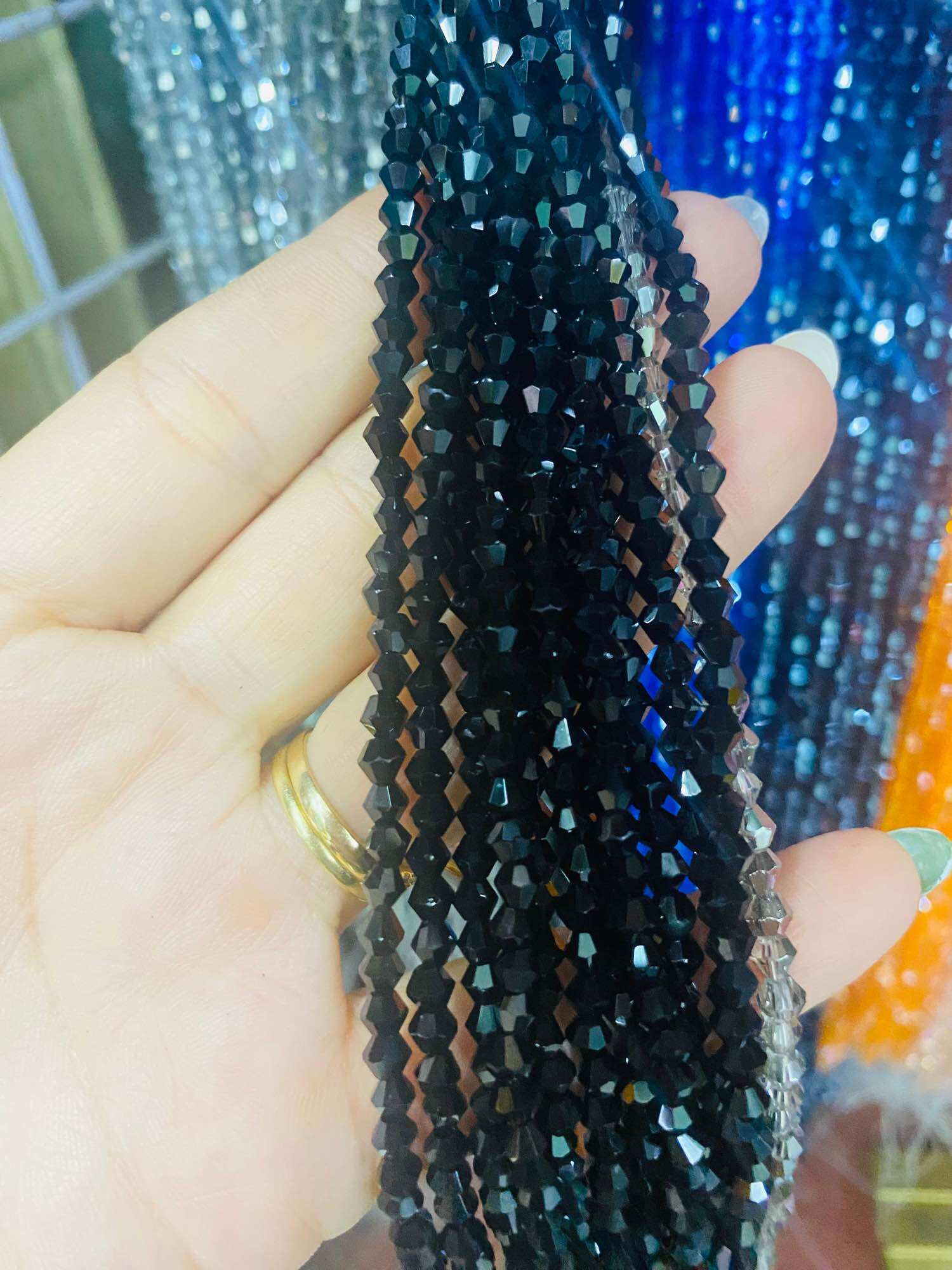 Dây hạt đá pha lê hình chóp nón lấp lánh 4li làm vòng handmade