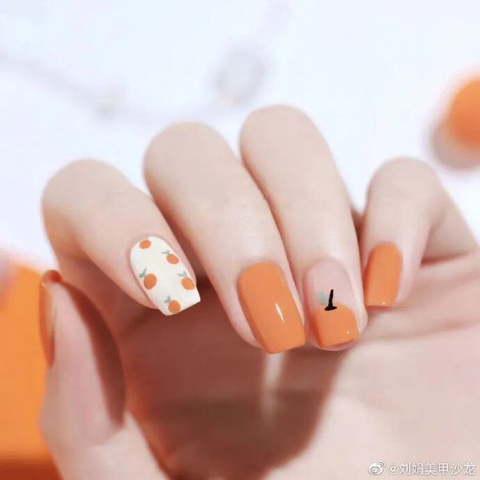 Móng úp thiết kế hoạ tiết 🍊 ..tặng kèm dũa ,keo..💝