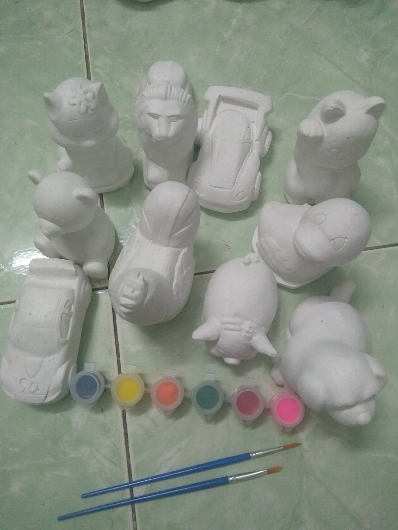 Tượng tô màu (combo 10 tượng kích thước 10-12cm tặng 2 vĩ màu và 2 cọ)