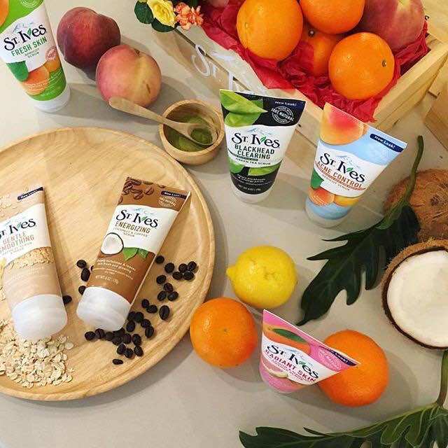 Sữa rửa mặt tẩy tế bào da chết St.Ives 170g