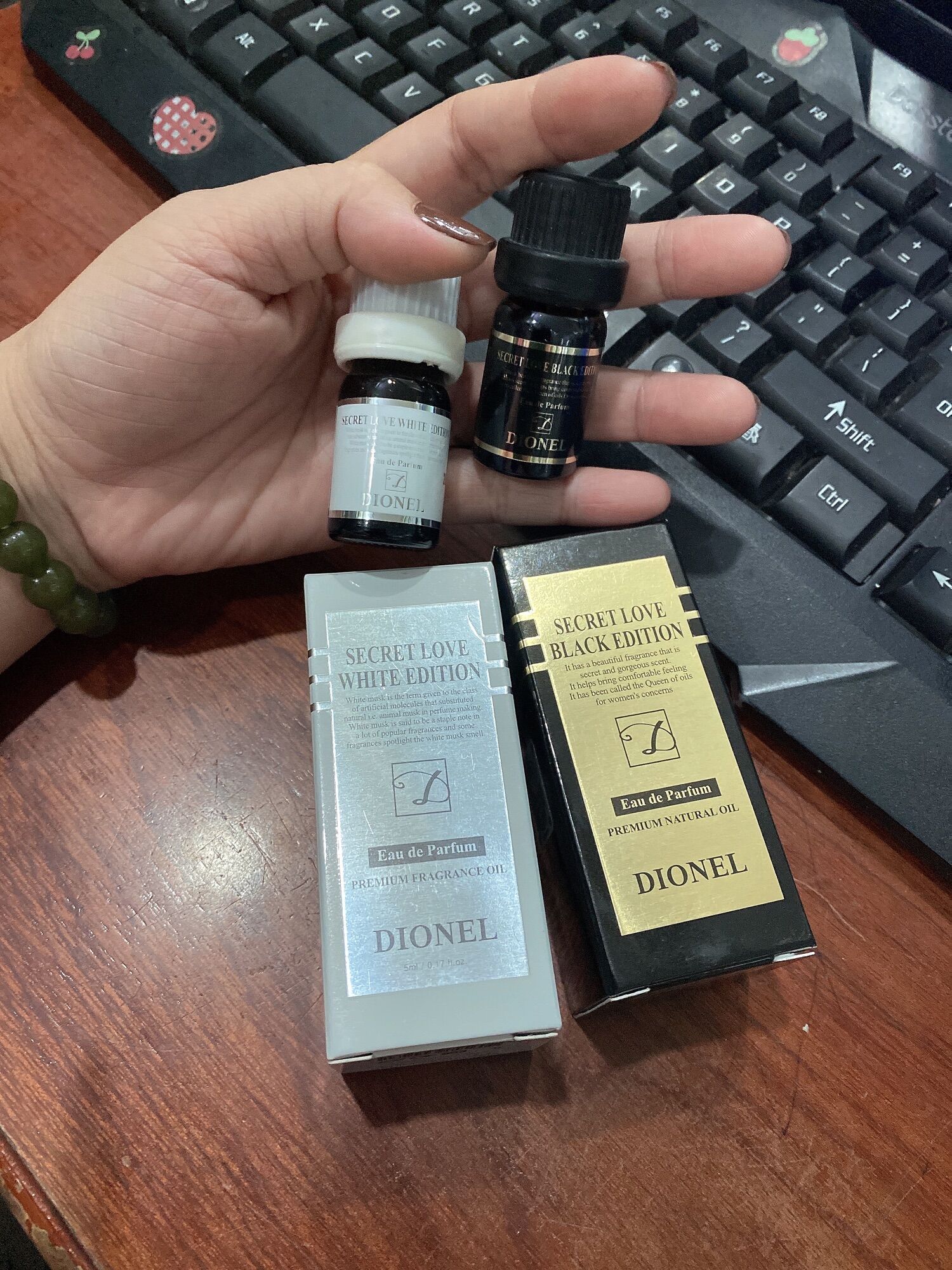 Nước hoa vùng kín Dionel 5ml ( trắng/ đen) - Korea