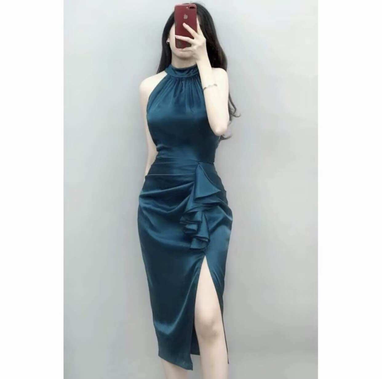 Đầm body cổ yếm xẻ tà phối bèo chất phi lụa sang chảnh
