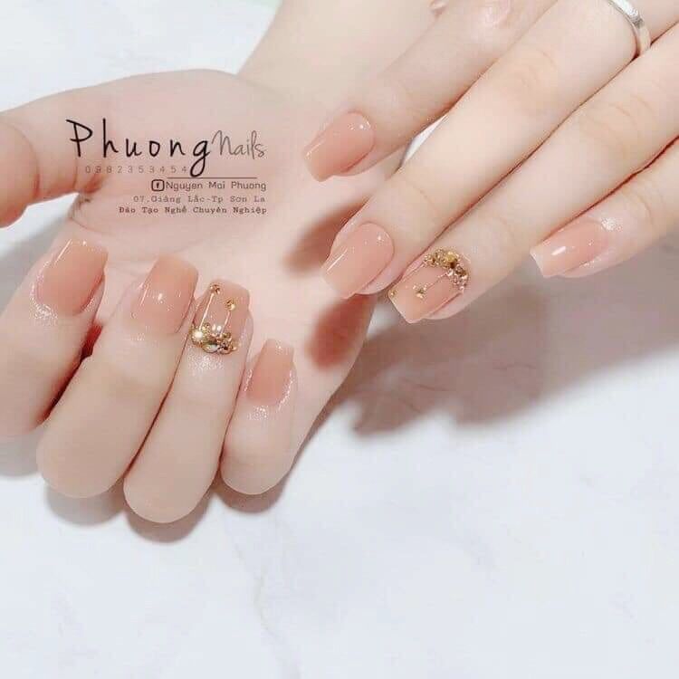 Móng giả màu nude