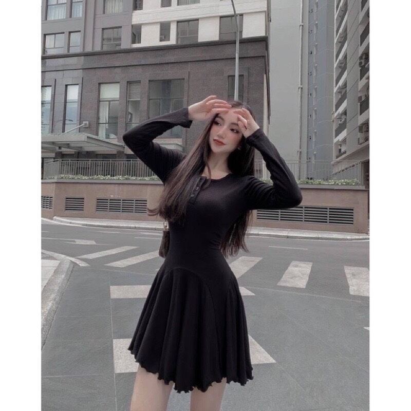 Đầm body ôm xòe đính nút dxă