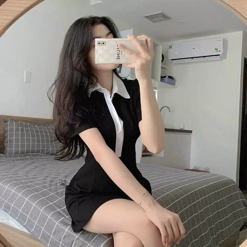 Đầm body ngắn tay form xòe phôia cổ trụ cực xịn dn789