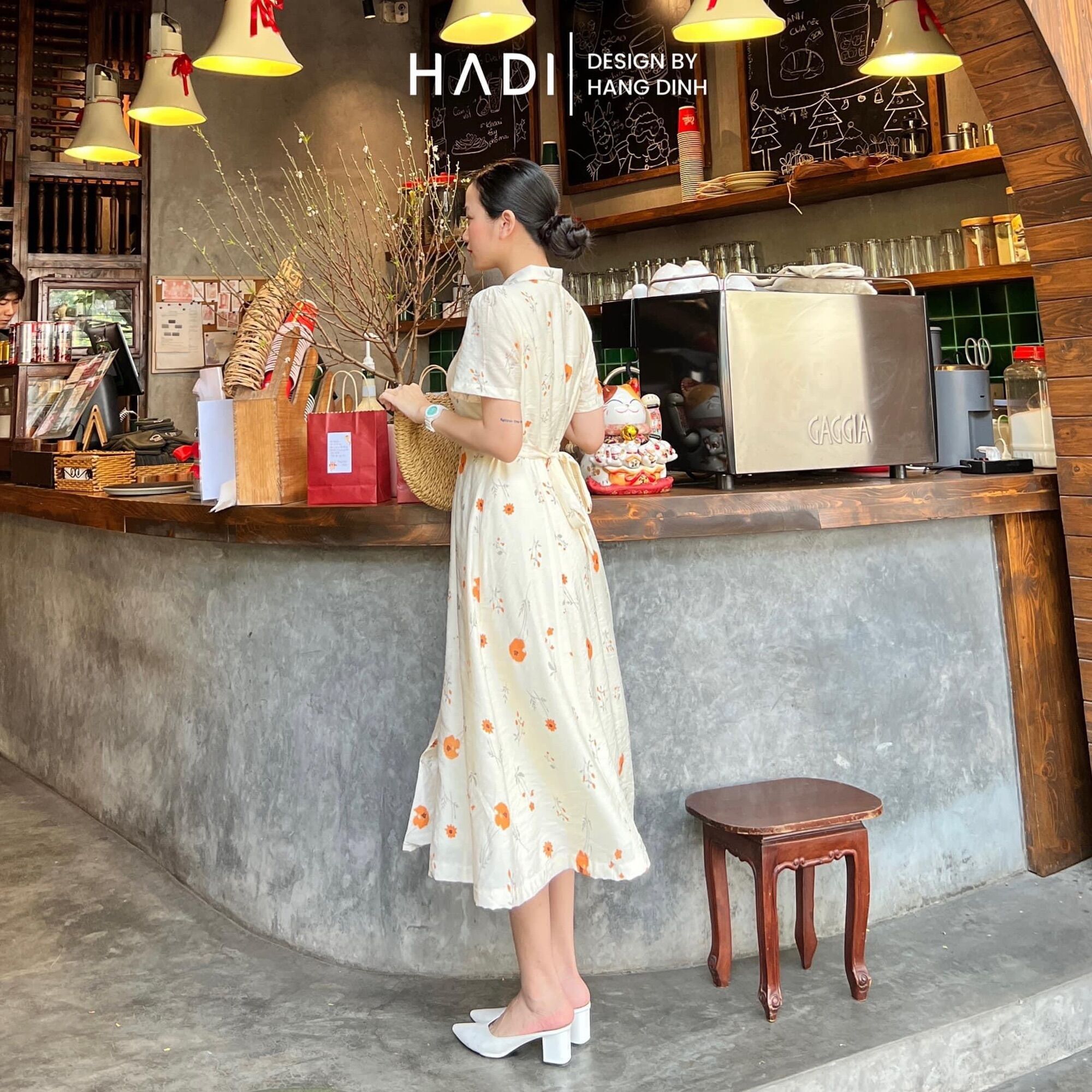 Đầm cổ điển sơmi nút gỗ vải hoa - Lam