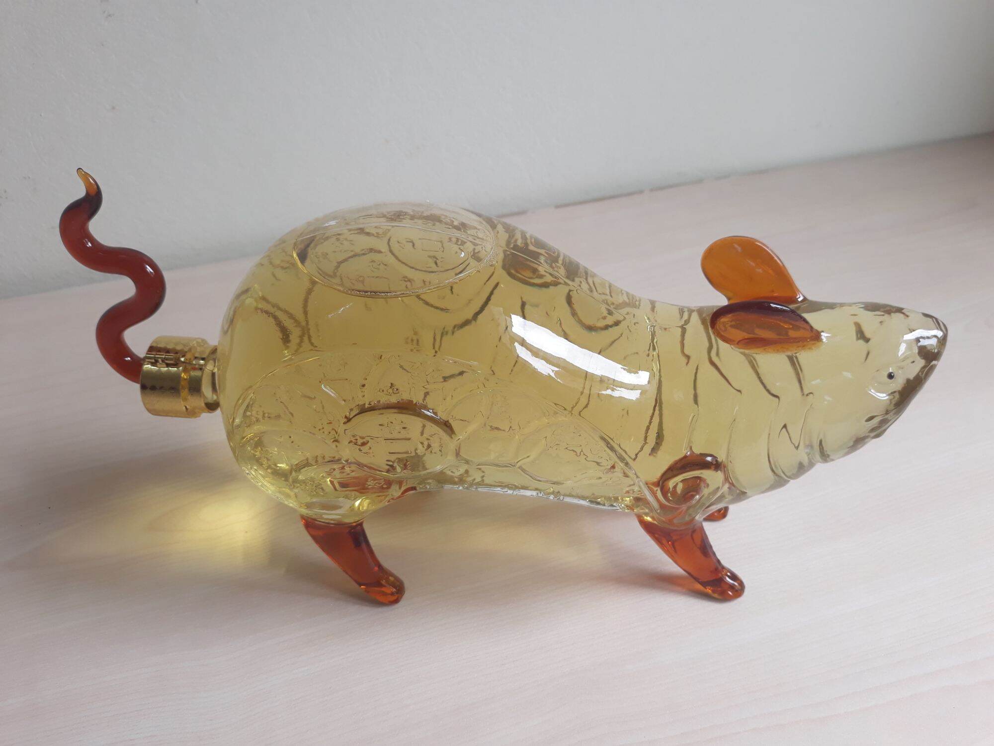 bình đựng rượu thủy tinh hình con chuột