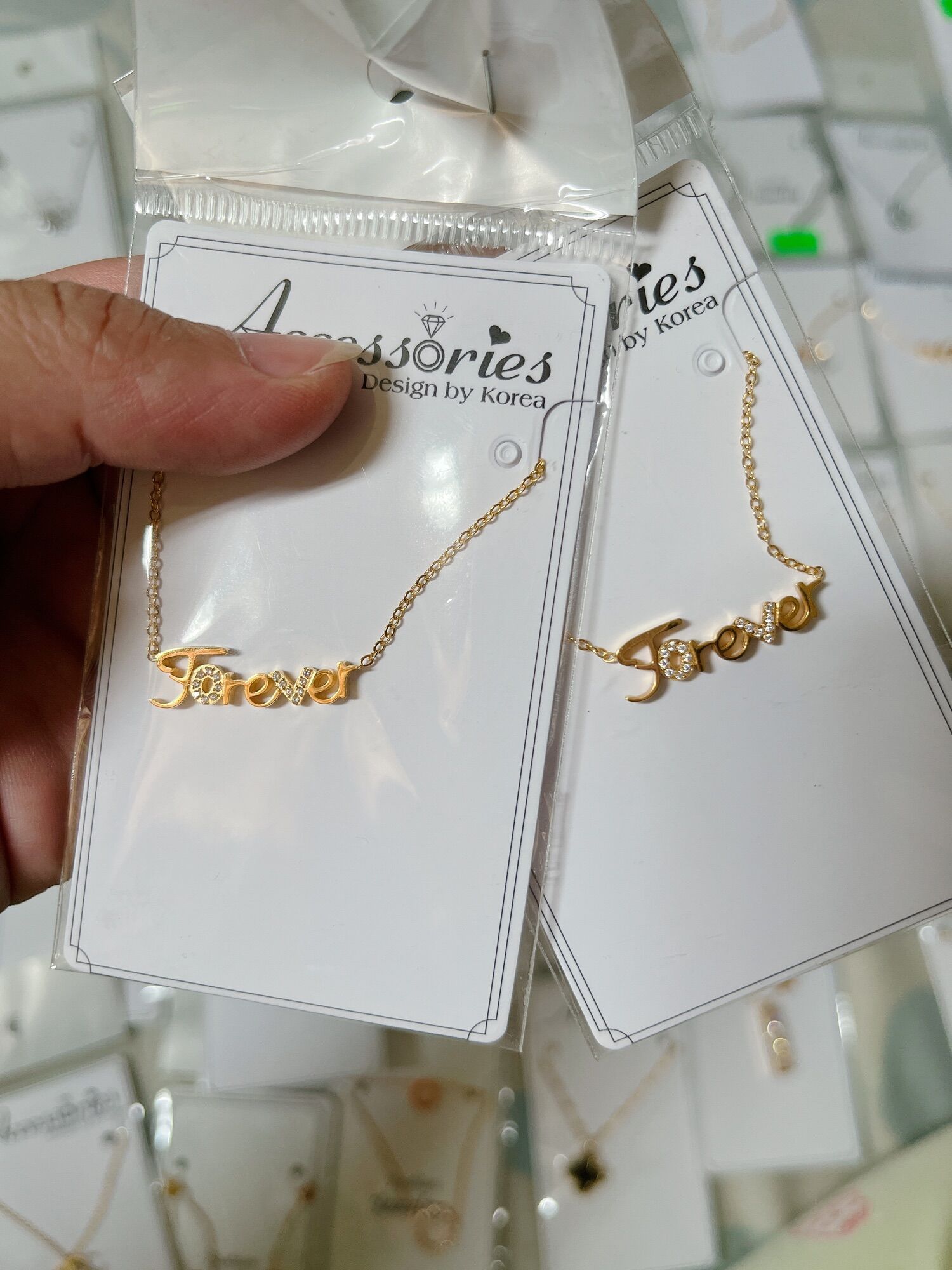 Dây chuyền titan Forever đính đá (màu vàng)