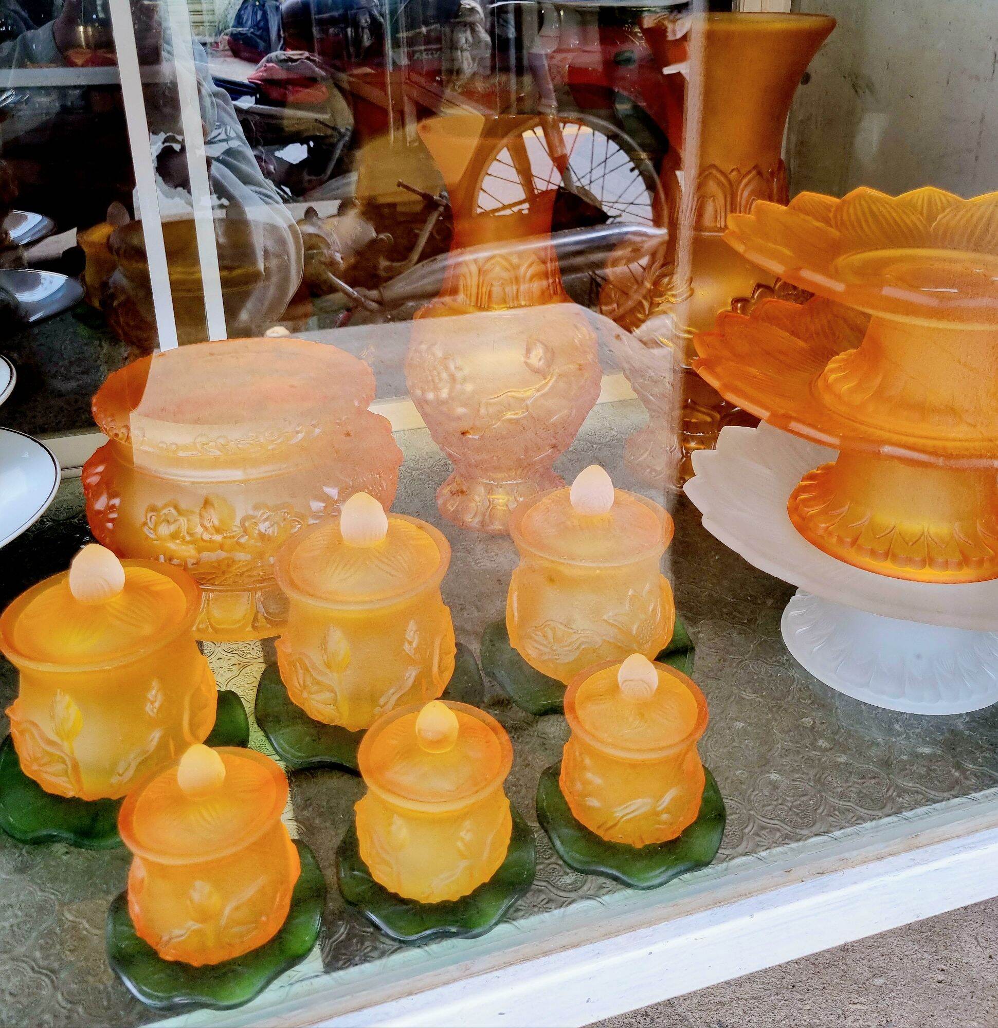 Bình - lư - dĩa - ly nước có nắp thờ cúng đá lưu ly