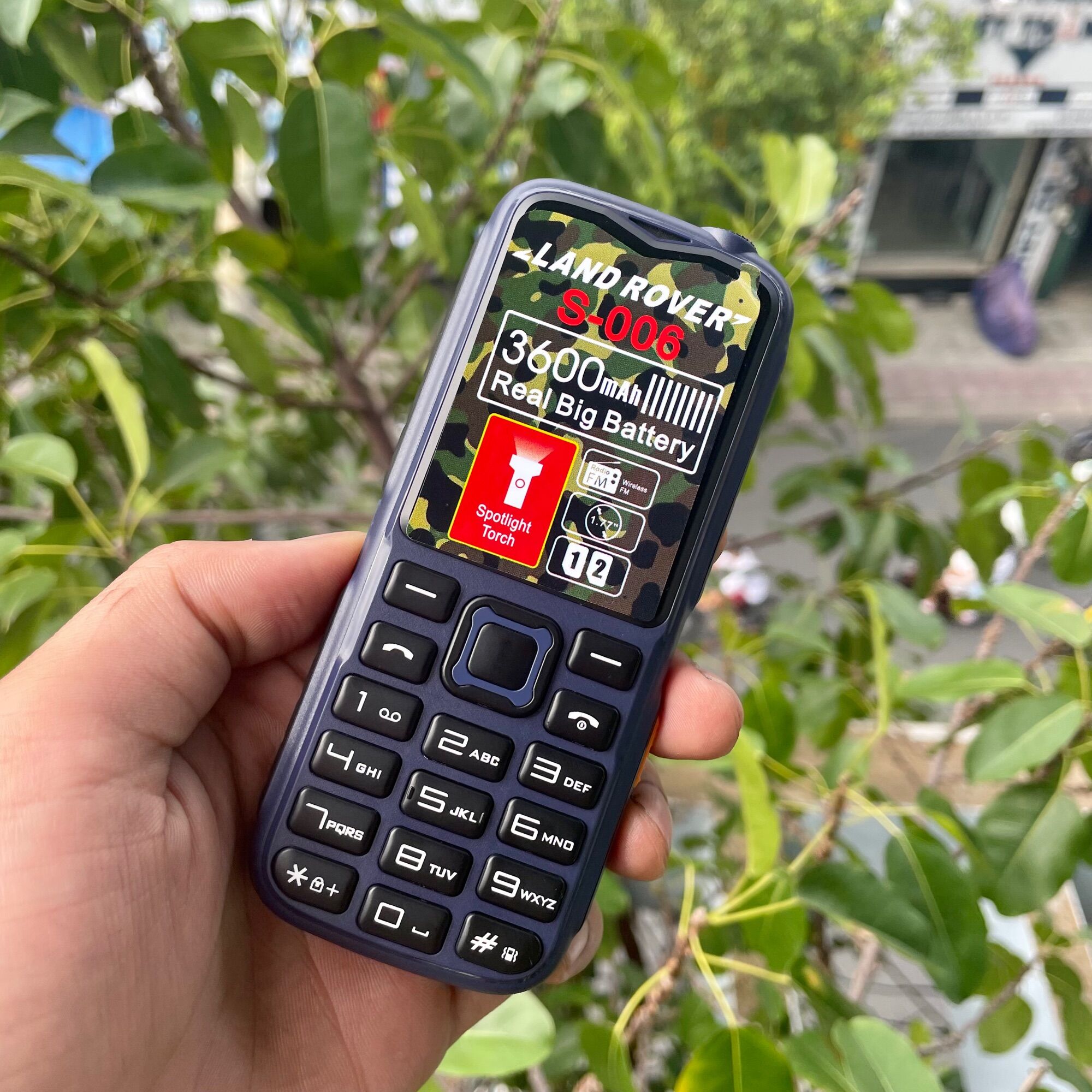 Điện thoại pin trâu land rover s6 2 sim pin khủng.