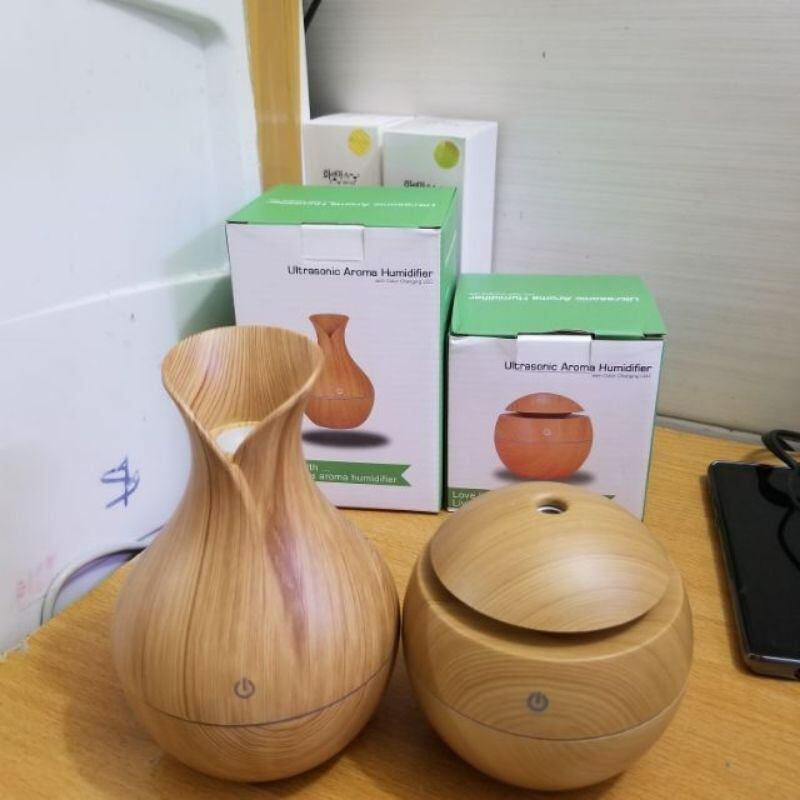 Máy xông tinh dầu phun sương khuếch tán đèn led đổi màu xông hơi phòng cảm cúm
