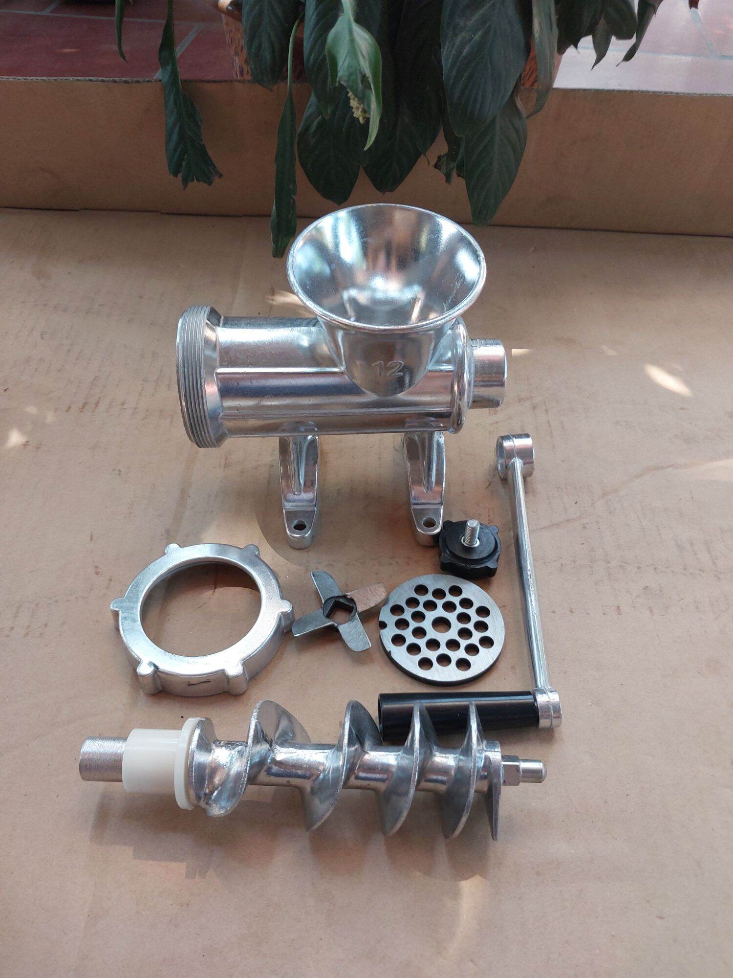 Máy xay thịt quay tay bằng nhôm ( Máy 12 )