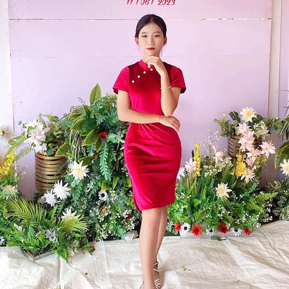 Sườn xám nhung đỏ đính hạt ngọc 40-70kg