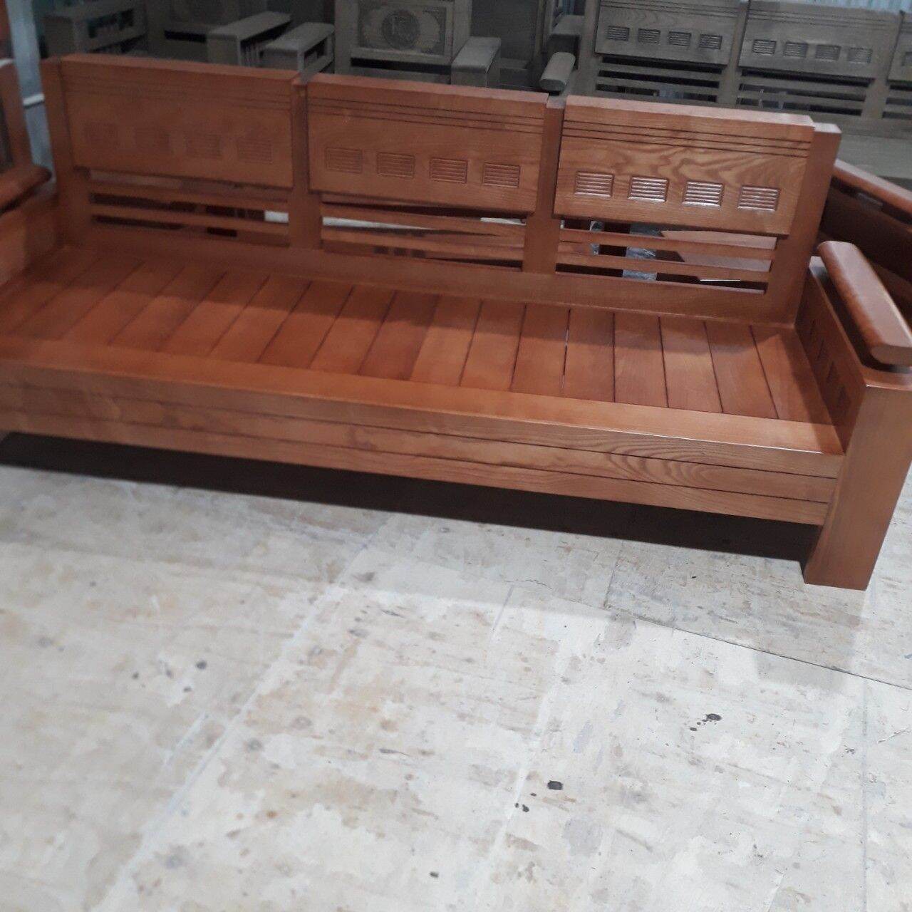 Bộ ghế phòng khách làm bằng gỗ tự nhiên 100%
