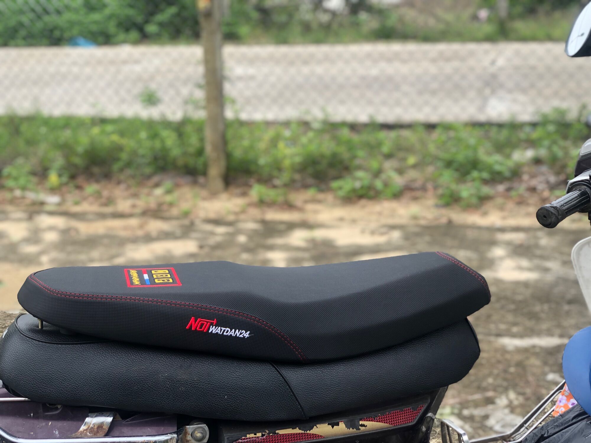 Yên Sirius 2 Tầng Bọc Da Thêu(Mẫu ib Tuỳ Chọn)