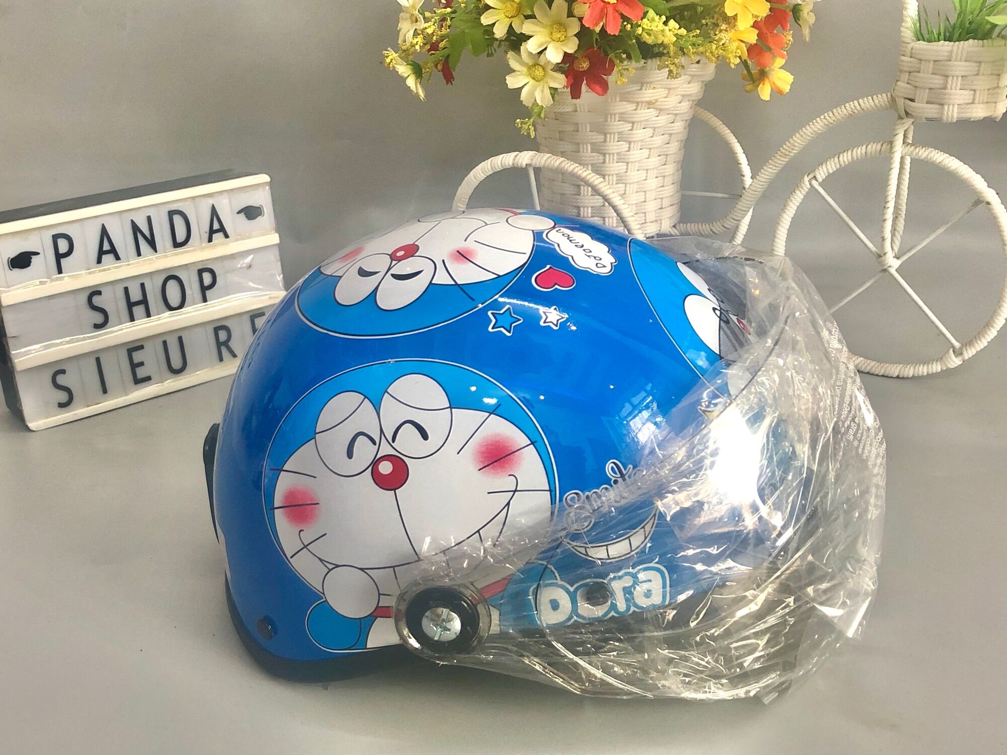 Nón bảo hiểm Doremon trẻ em phủ full tem