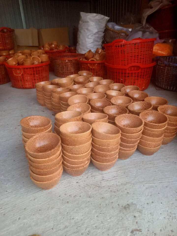 dĩa lớn làm từ gỗ dừa