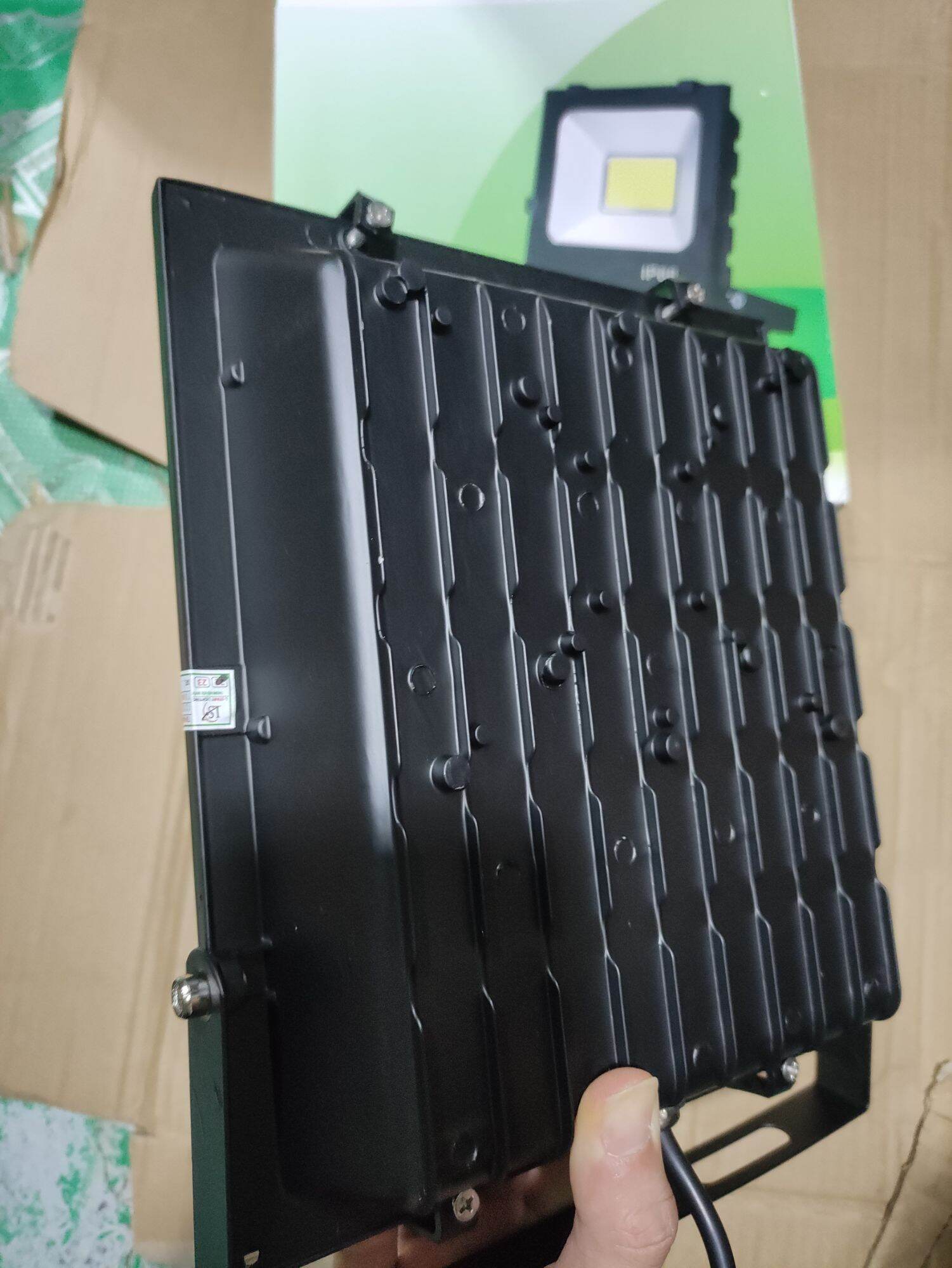 Đèn pha led 50w COB đủ công suất kháng nước