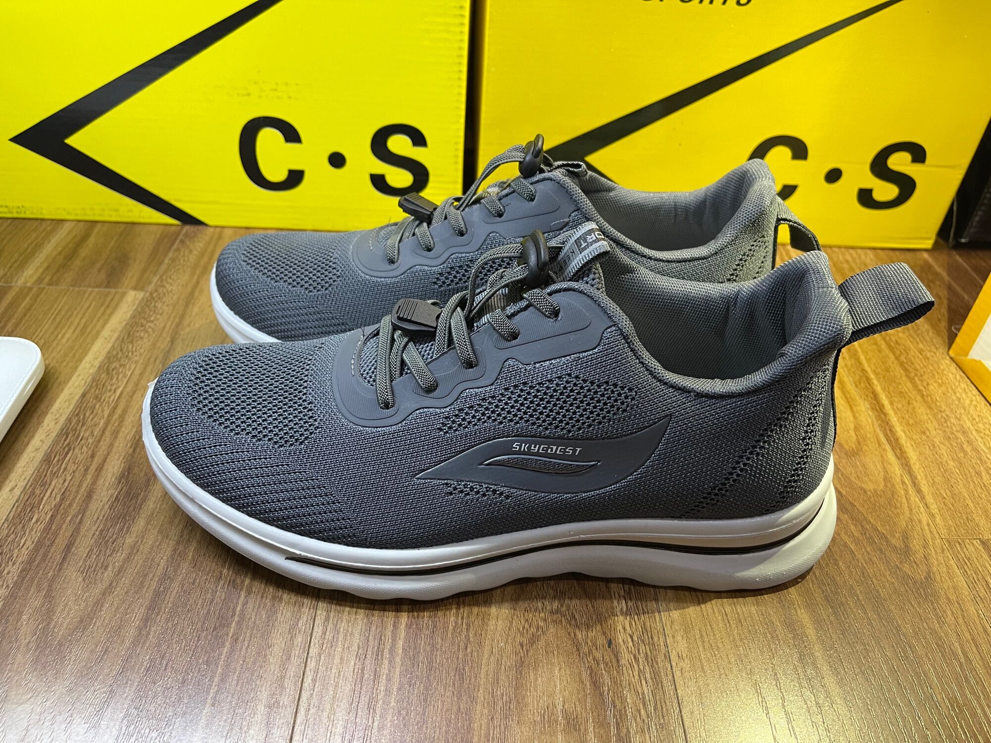 Giày thể thao nam siêu nhẹ, êm chân B5608