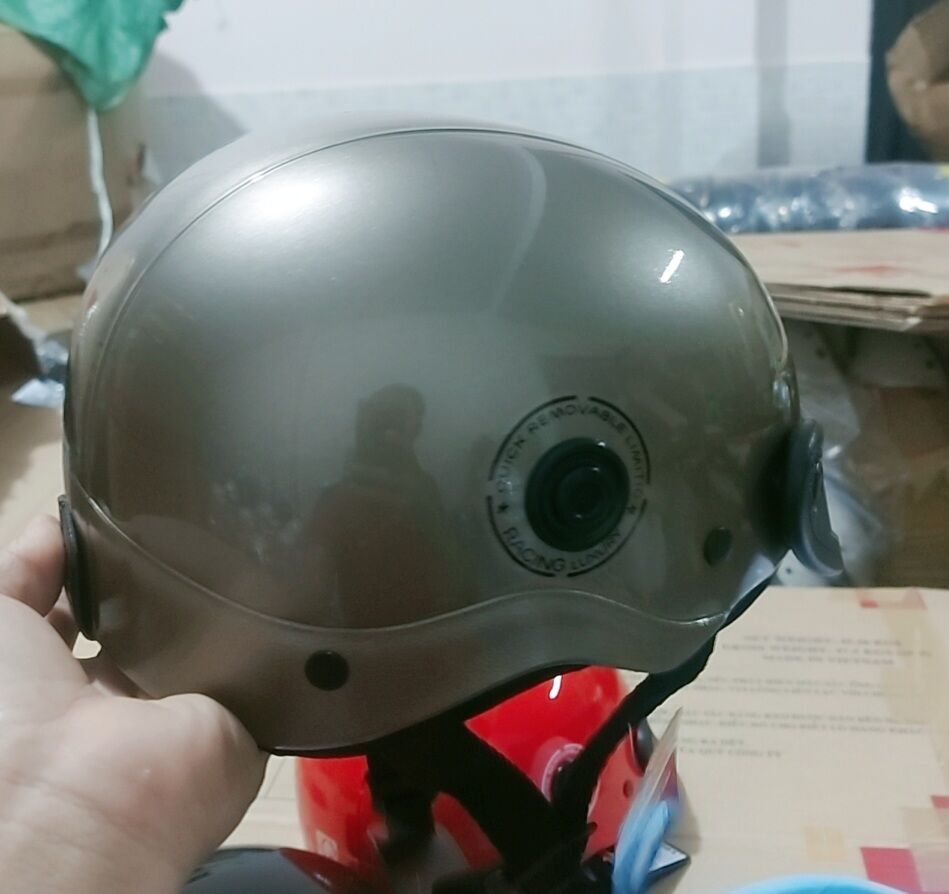 Nón bảo hiểm sơn bóng nhiều màu lựa chọn