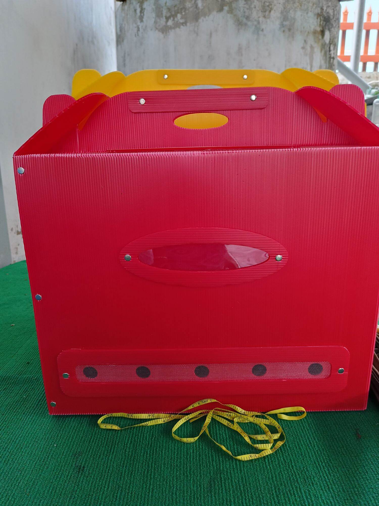Thùng ngủ có lưới chống muỗi cho gà