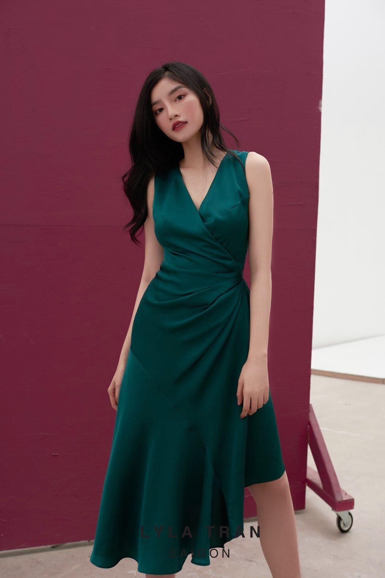 Đầm lụa cao cấp xếp ly eo cột dây che bụng màu xanh/hồng (ELYSIA)