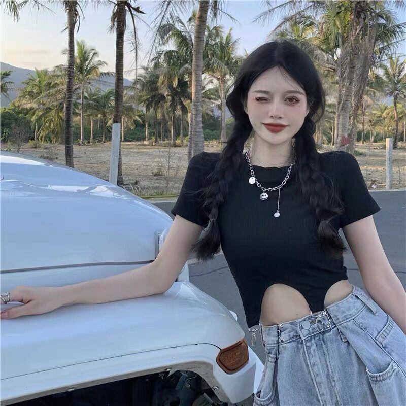 Áo croptop cổ tròn phối khoen