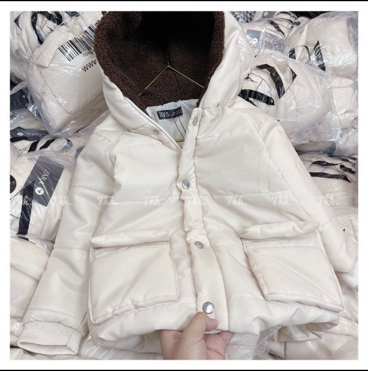 Áo phao cổ lót lông hình gấu zara xuất dư bé trai, bé gái siêu cute, siêu ấm