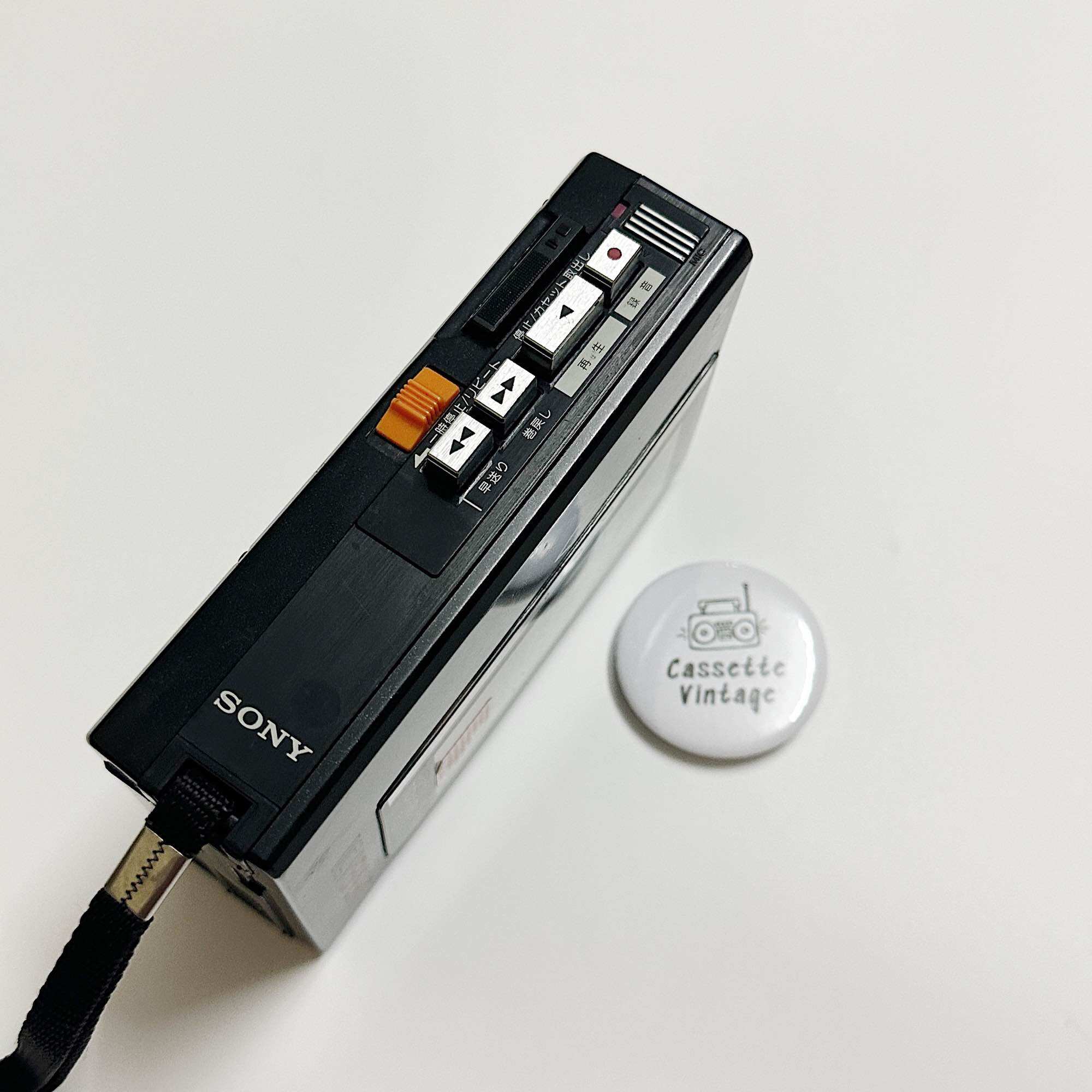 Máy cassette cầm tay Sony R1 Cổ Điển