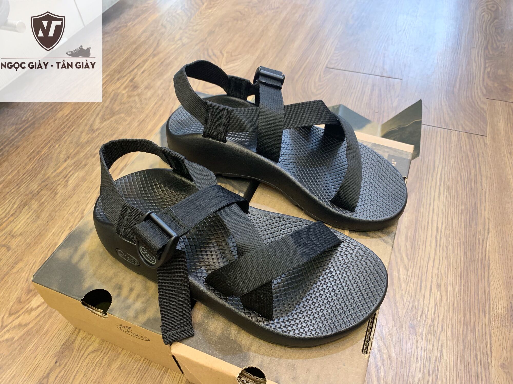 Quai hậu Sandal Chaco J105375 màu full đen authentic