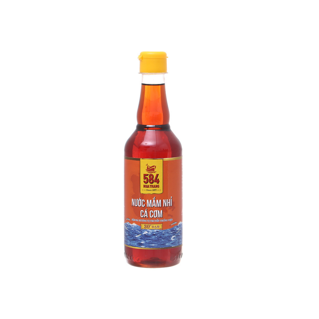 Nước mắm nhĩ cá cơm 584 Nha Trang 30 độ đạm chai 500ml date mới