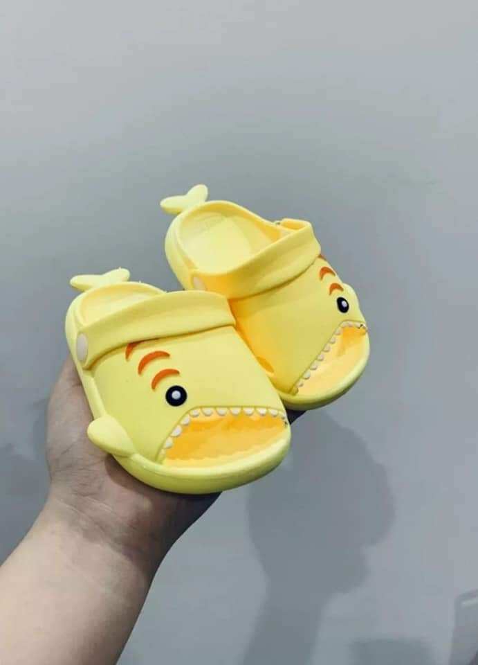 Dép sục nhựa baby cá mập cho bé