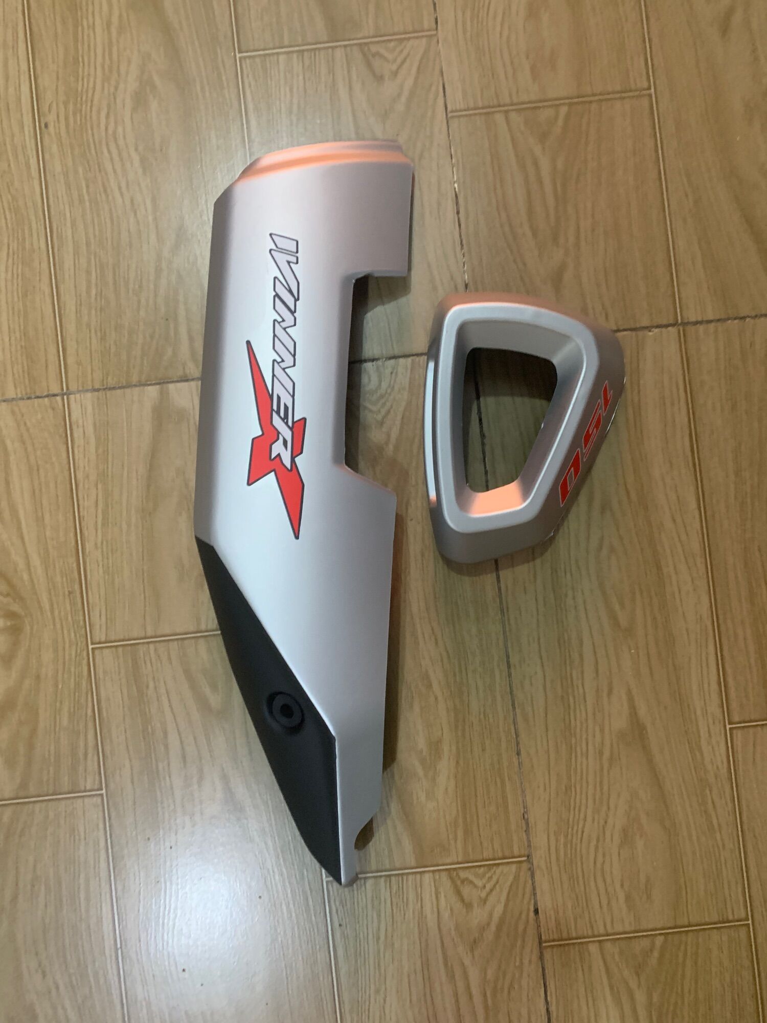 ốp pô và chụp đích pô winner x màu bạc