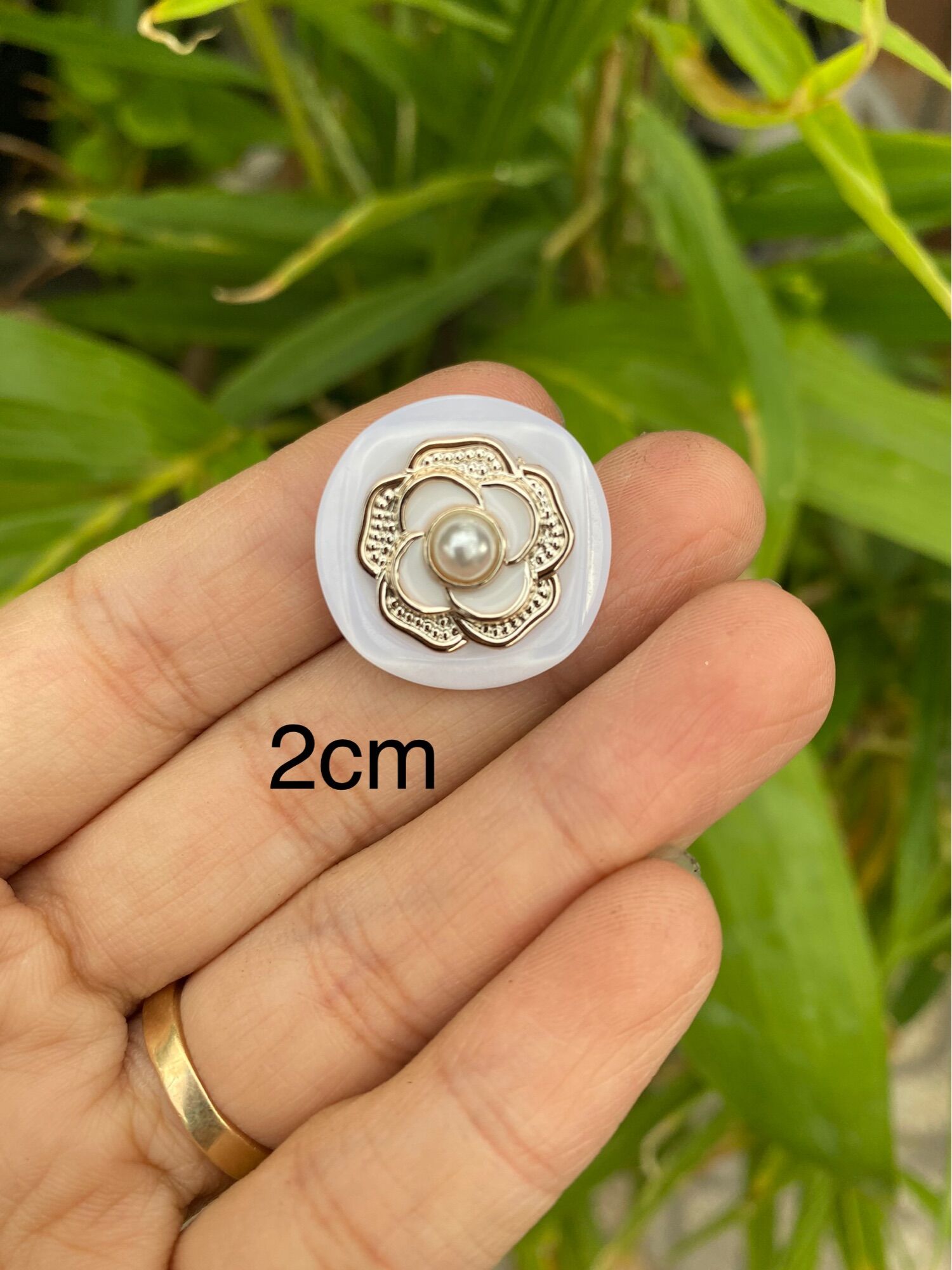 Nút vest nhuỵ hoa 2cm siêu sang