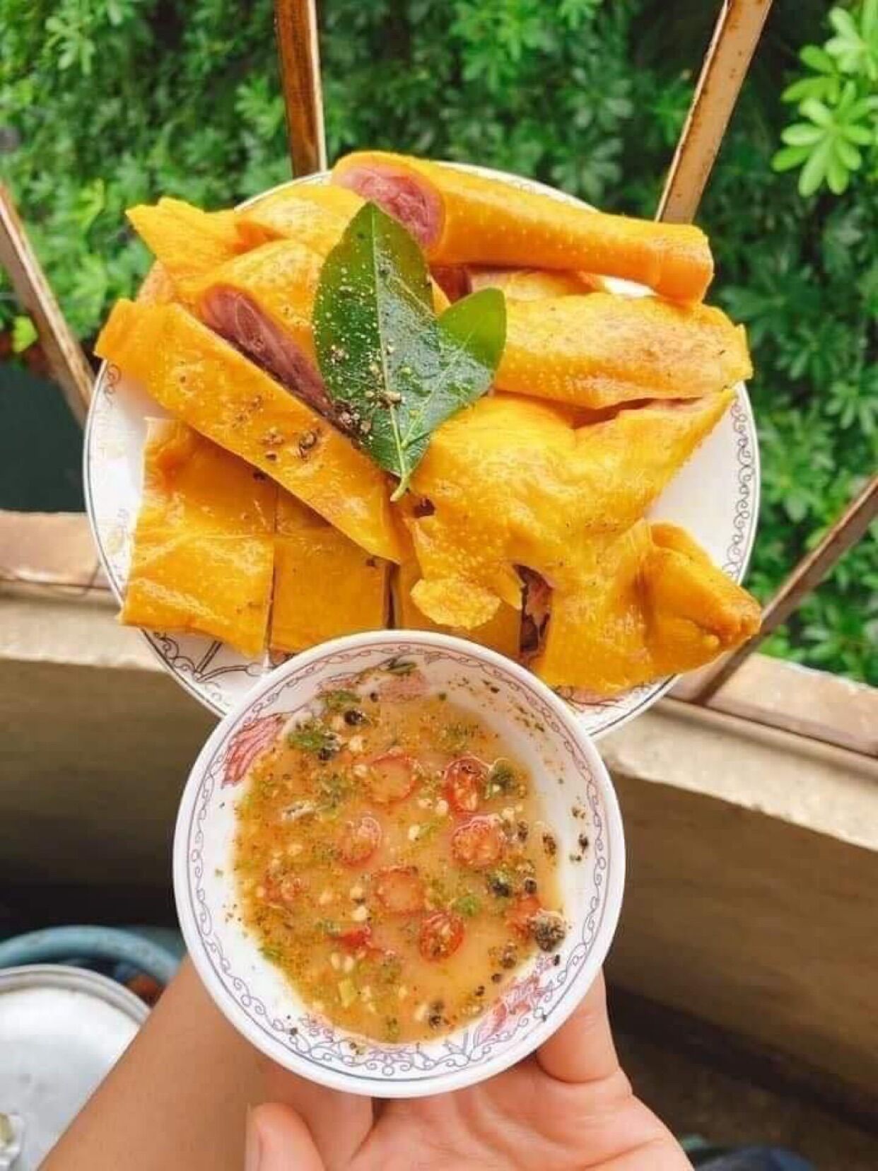 (hoả tốc tphcm) 1khay Gà ủ muối hoa tiêu ngon đặc biệt