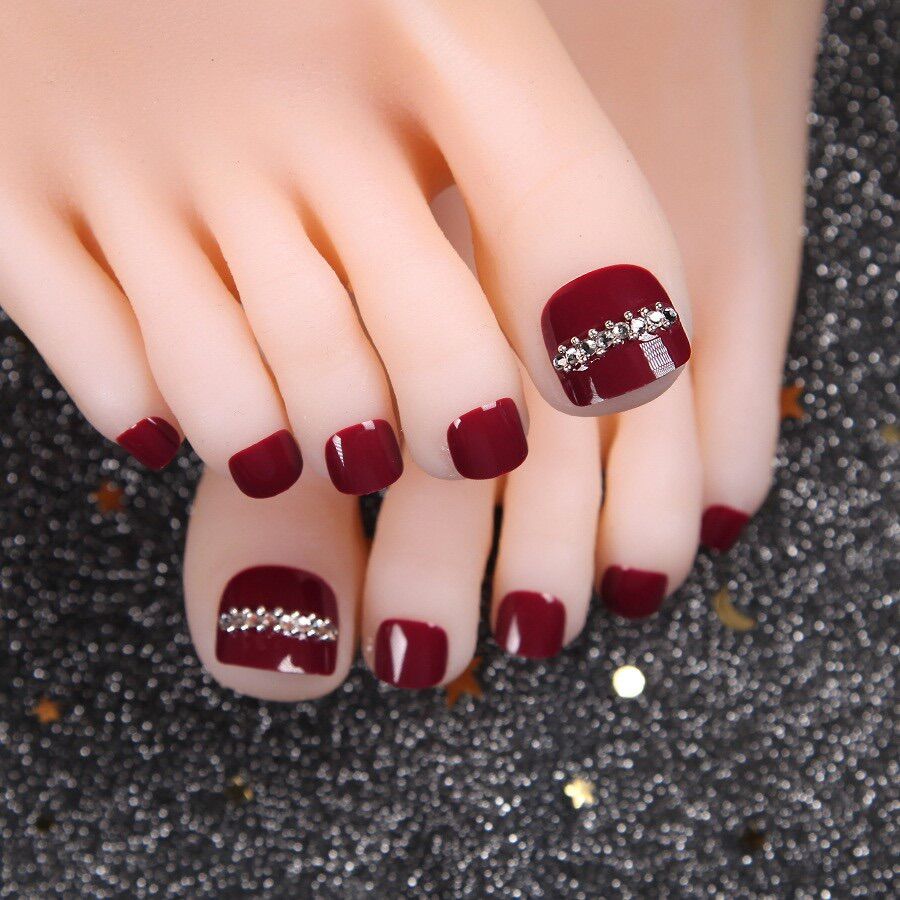 Bộ 24 chân đỏ đô đính đá ngang kèm keo dán