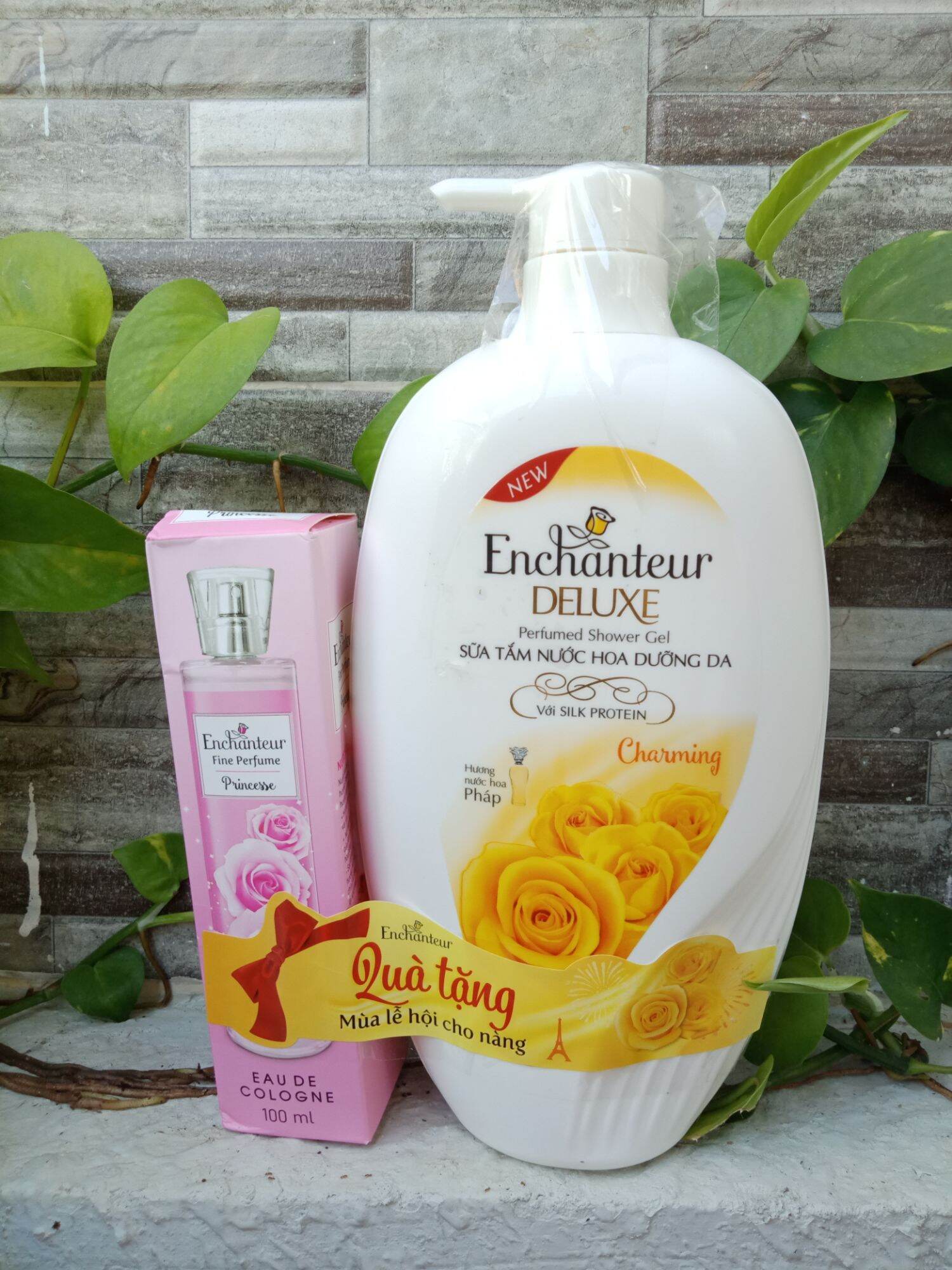 (Tặng nước hoa fullsize) Sữa tắm Enchanteur charming 900g
