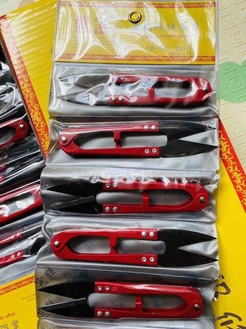 Kéo cắt chỉ bằng thép tiện dụng 12 cây/1 vỉ