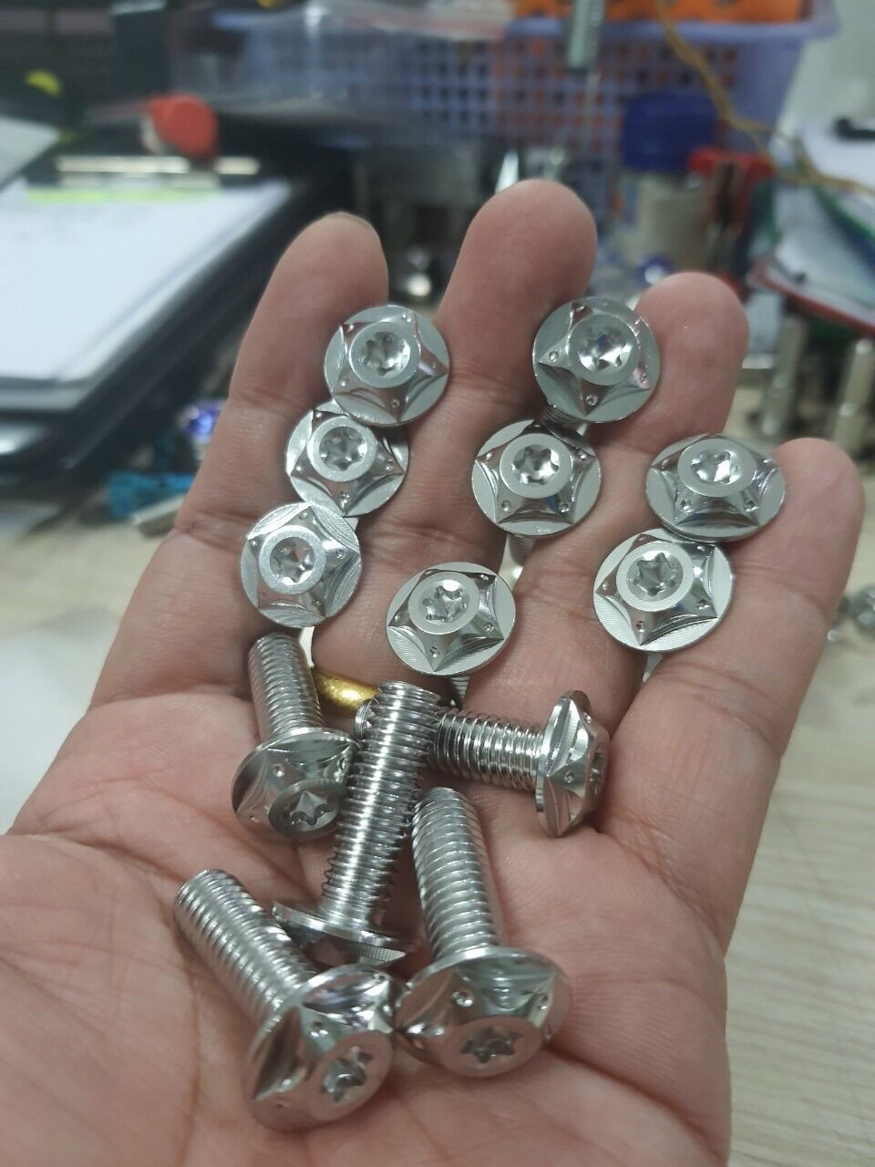 5 ỐC ỐP PÔ VARIO