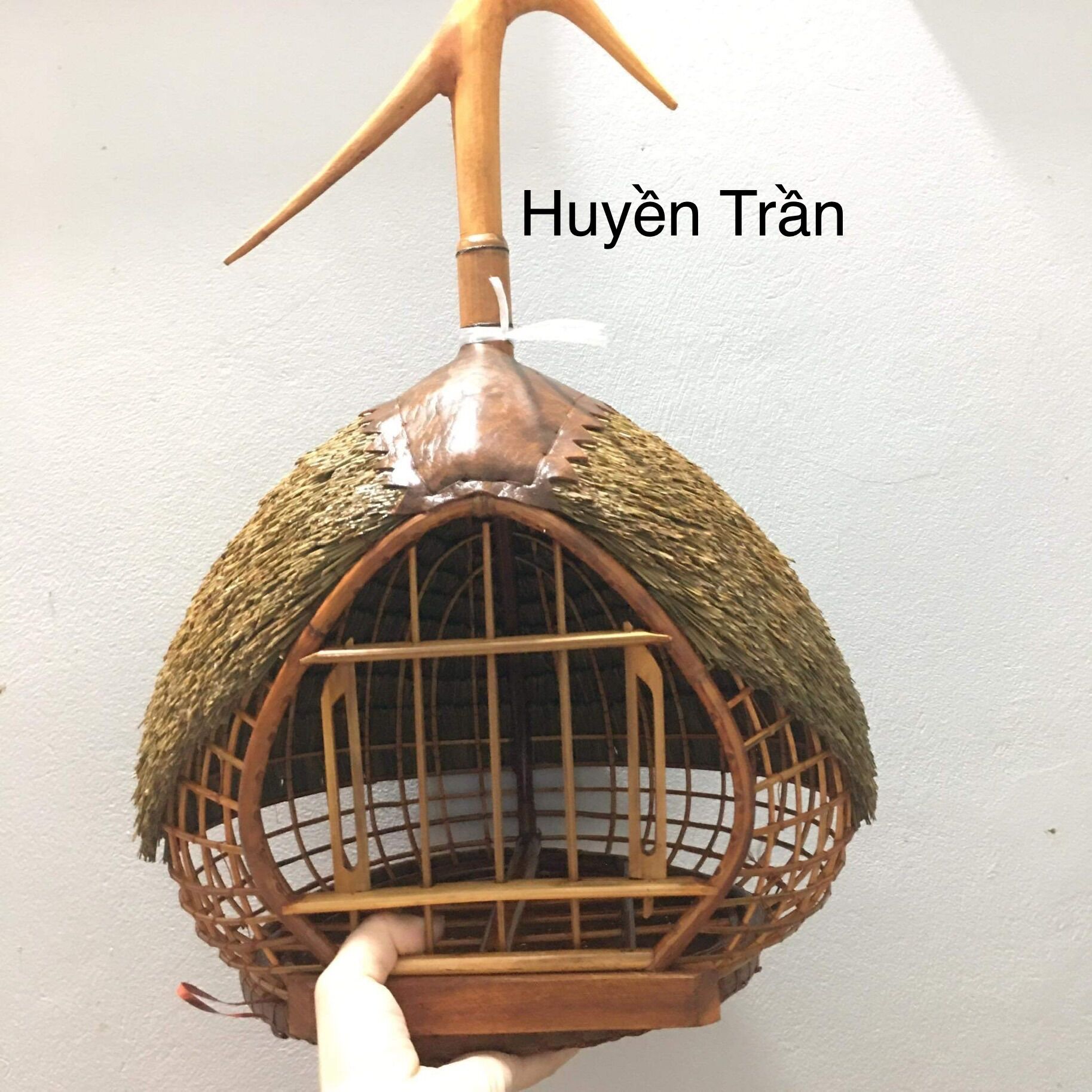 Lồng nuôi chim cu gáy quả đào lợp lá Thông cao cấp