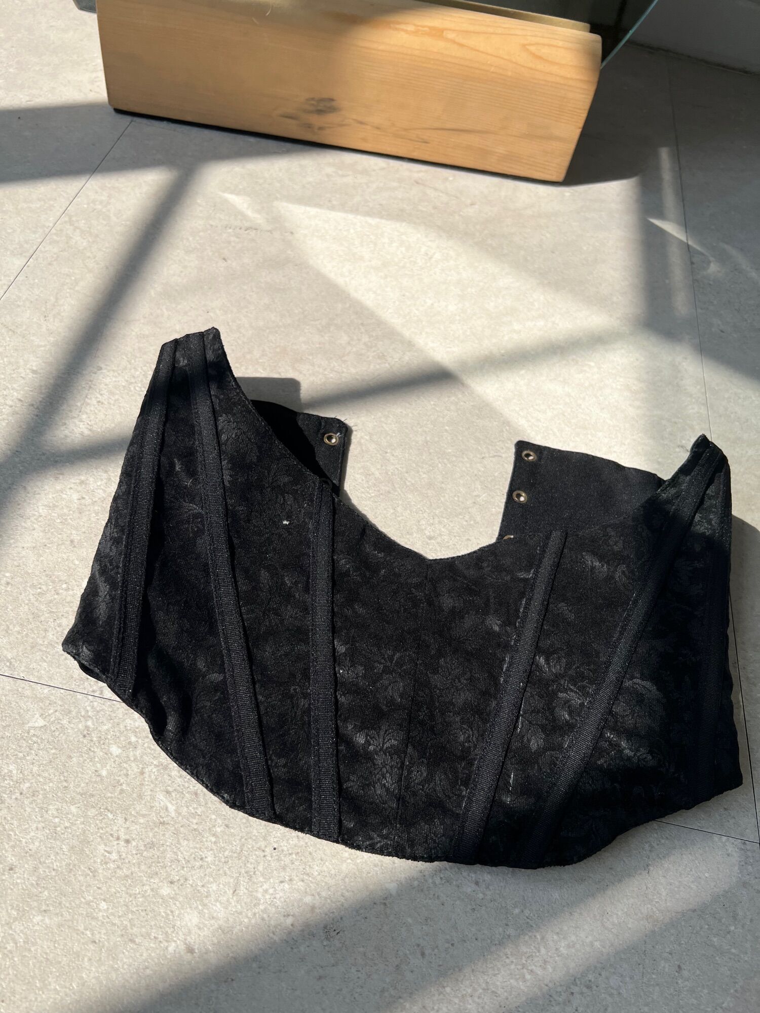 Corset đan dây vải kaki nhung