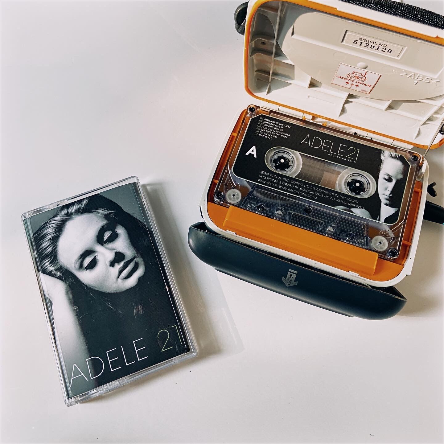 Băng cassette Adele 21 Màu Trong Suốt