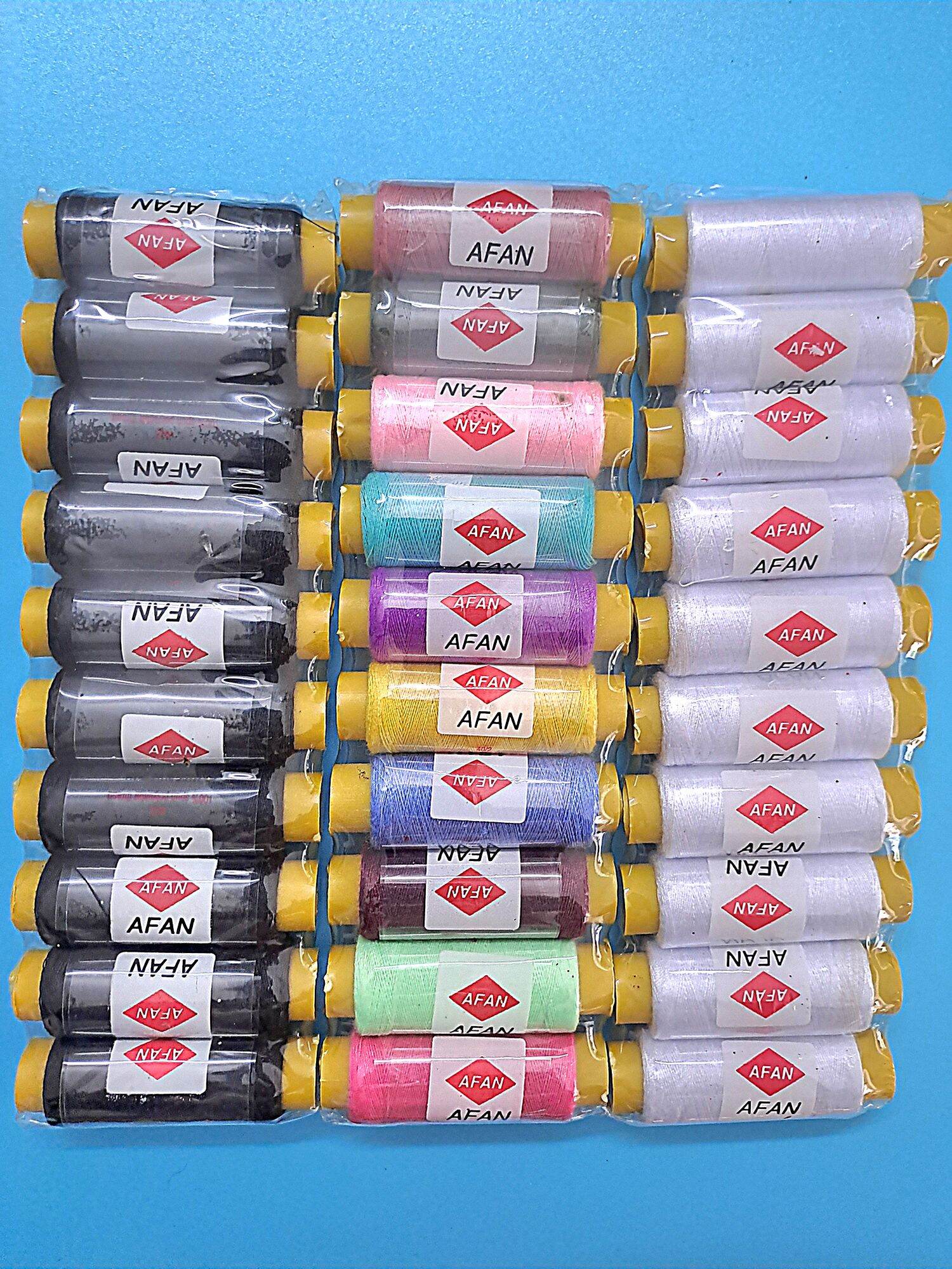 Lốc 10 ống chỉ may đen , trắng & nhiều màu