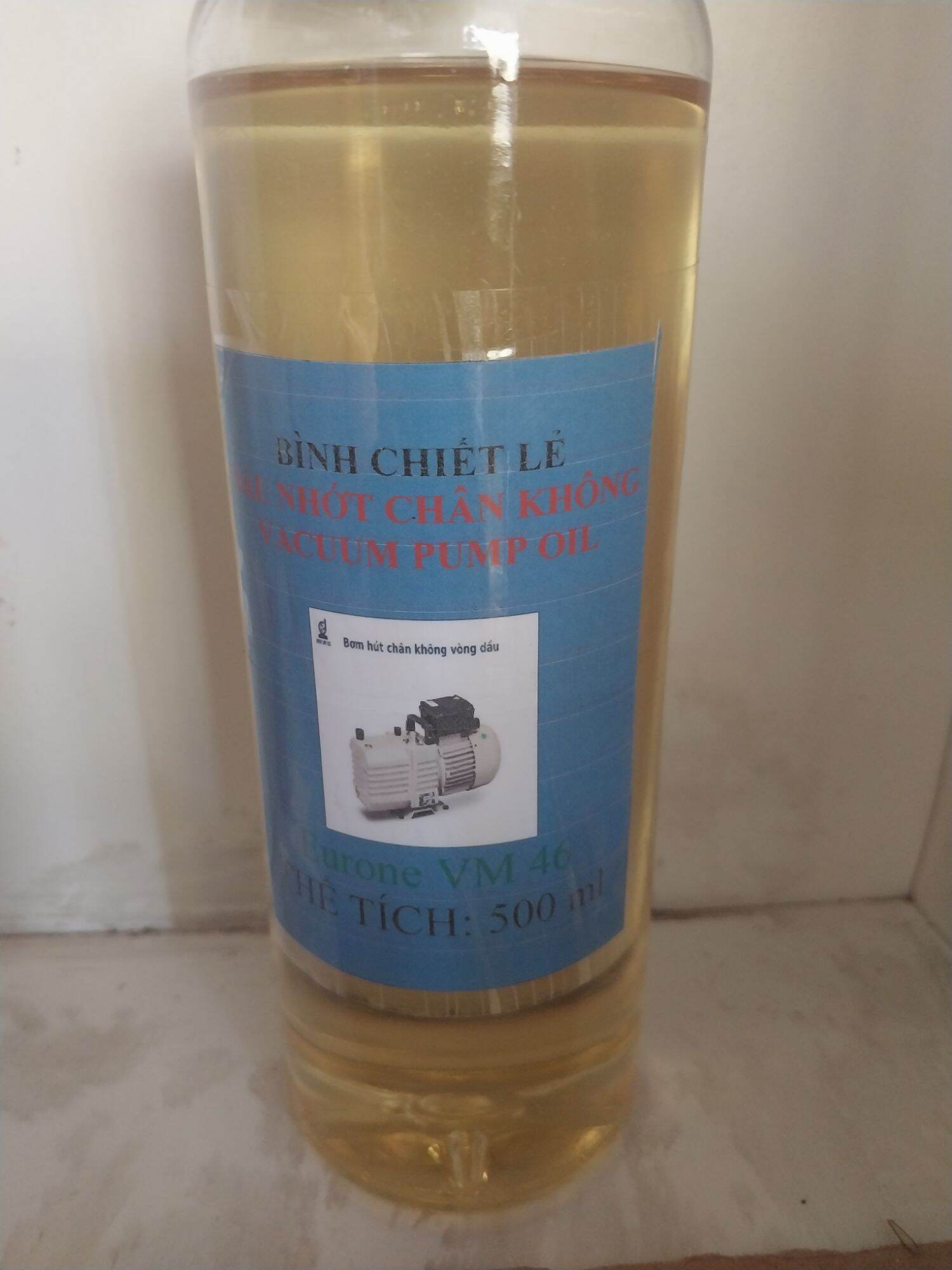 chai lẻ 500ml - Dầu bơm hút chân không eurone VM 46 là dầu được chiết ra bán lẻ từ thương hiệu eurol cho bơm hút chân không.