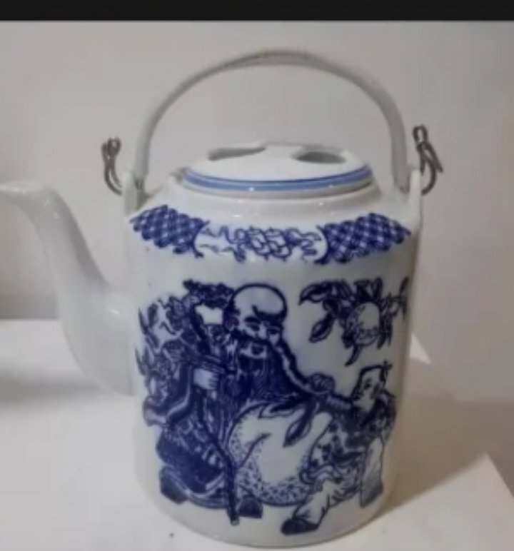 bình trà bằng sứ