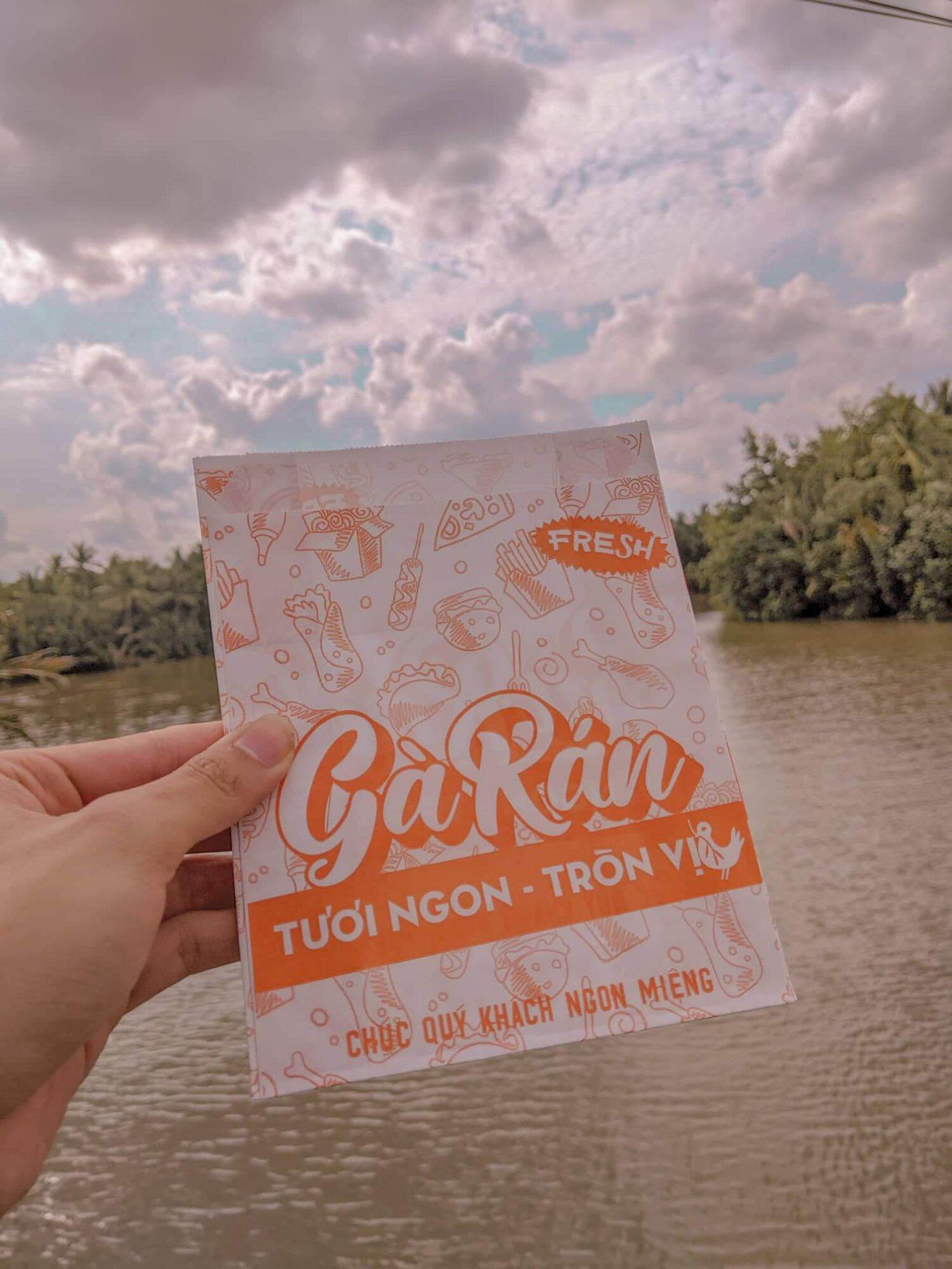1000 TÚI GÀ RÁN, KHOAI CHIÊN