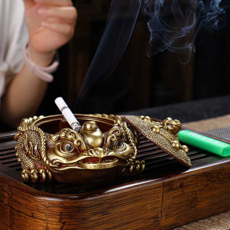 Ashtray Retro Luxury Resin Windproof Dustproof Office Living Room Decorative Cigarette Ashtray with